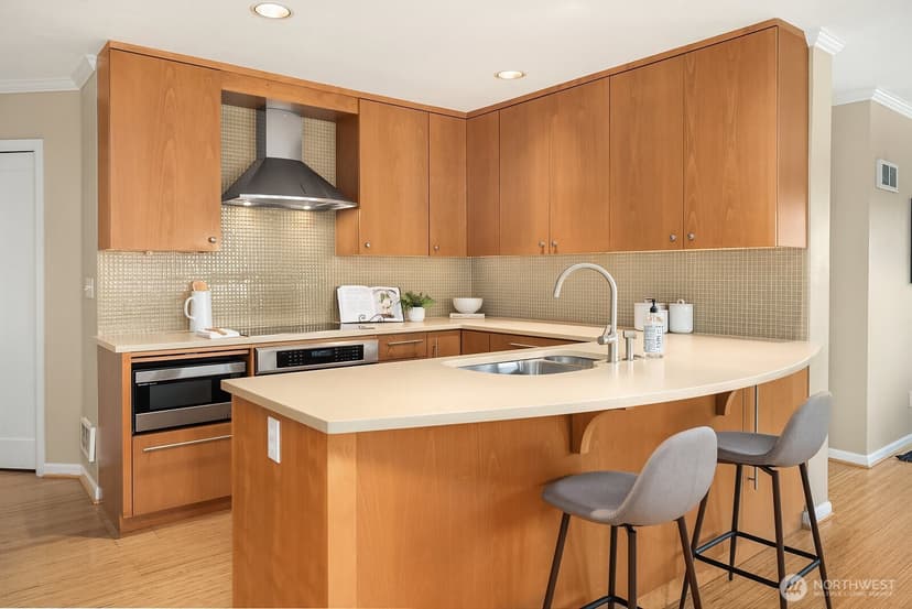 Property photo for 1417 Queen Anne Avenue N #212, Seattle photo 9