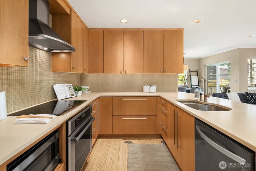 Property photo for 1417 Queen Anne Avenue N #212, Seattle photo 11