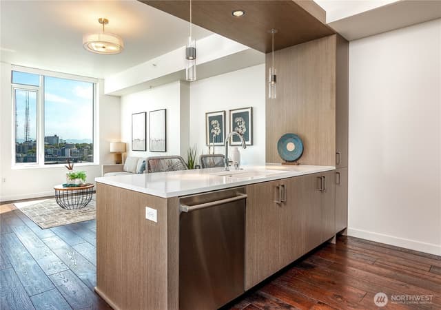 Property photo for 1321 Seneca Street #1102, Seattle photo 4