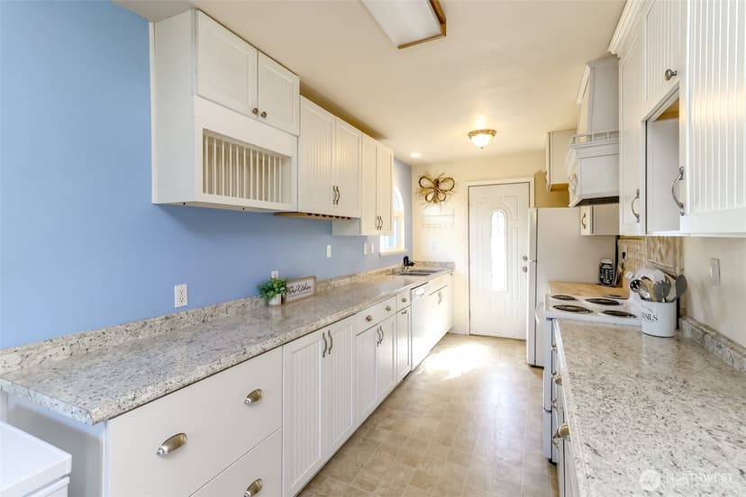 Property photo for 3418 Petersville Road NE, Bremerton photo 5