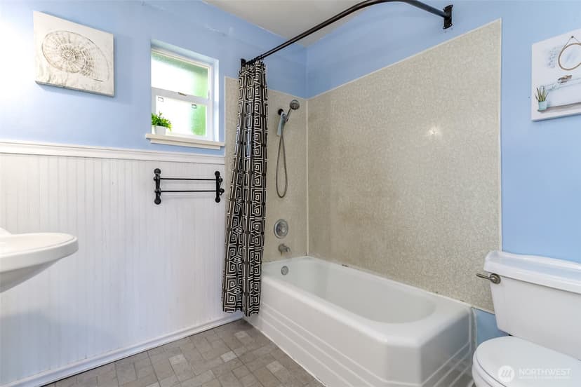 Property photo for 3418 Petersville Road NE, Bremerton photo 11