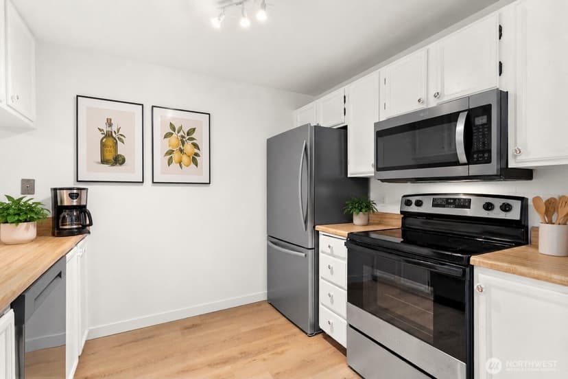 Property photo for 10501 8th Avenue NE #126, Seattle photo 6