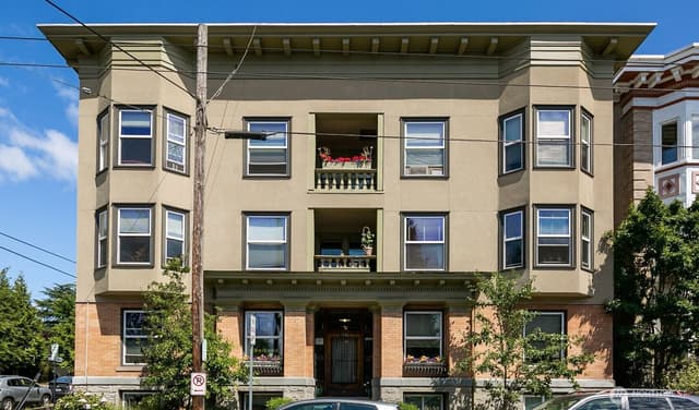 Property photo for 1732 15th Avenue #14, Seattle photo 2