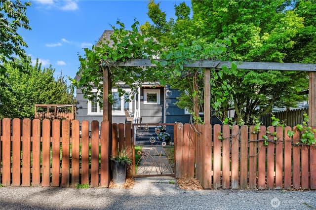 Property photo for 5500 21st Avenue S, Seattle photo 2