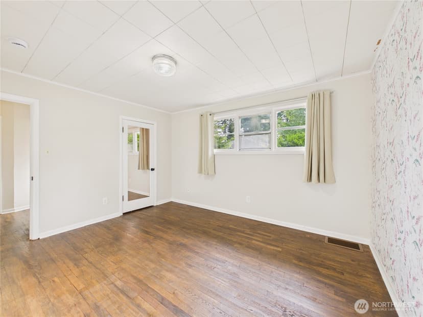 Property photo for 6351 Lake Avenue SW, Lakewood photo 14