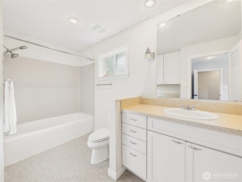 Property photo for 6351 Lake Avenue SW, Lakewood photo 28