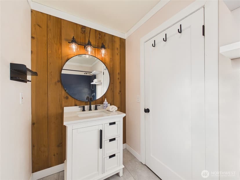 Property photo for 6351 Lake Avenue SW, Lakewood photo 11