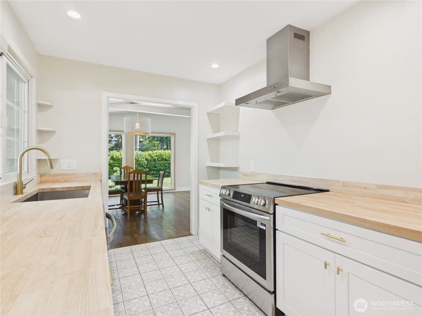 Property photo for 6351 Lake Avenue SW, Lakewood photo 7