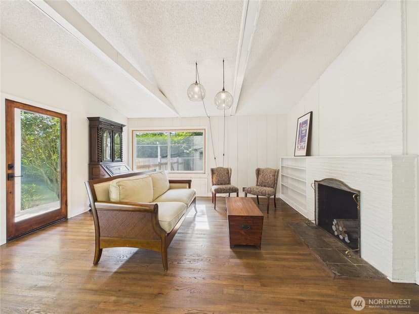Property photo for 6351 Lake Avenue SW, Lakewood photo 4