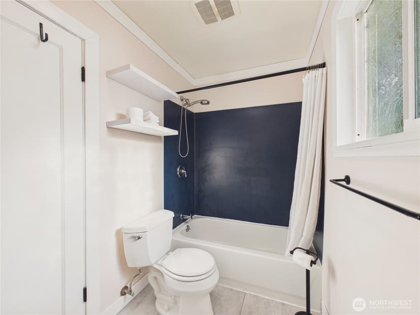 Property photo for 6351 Lake Avenue SW, Lakewood photo 12
