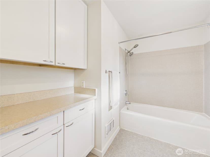 Property photo for 6351 Lake Avenue SW, Lakewood photo 29