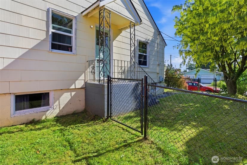 Property photo for 805 Roosevelt Avenue, Bremerton photo 19