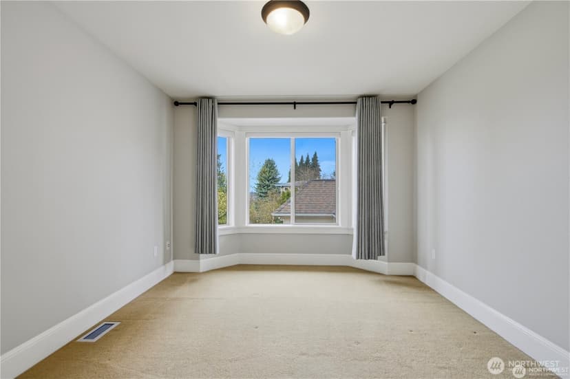 Property photo for 217 7th Avenue W, Kirkland photo 29