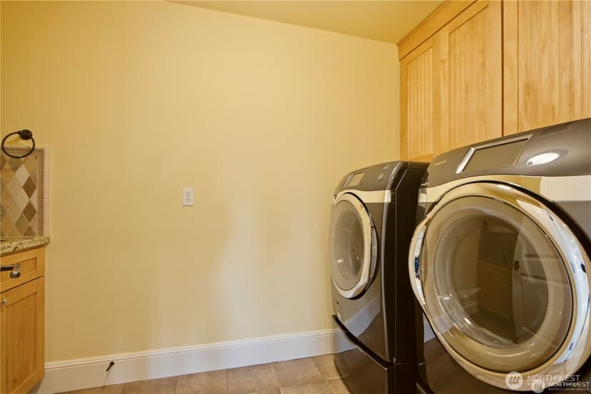 Property photo for 217 7th Avenue W, Kirkland photo 37