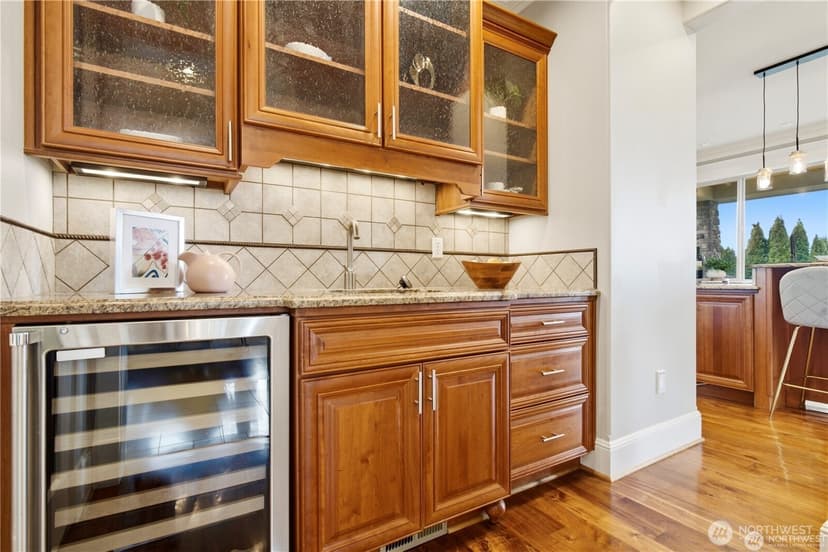 Property photo for 217 7th Avenue W, Kirkland photo 9