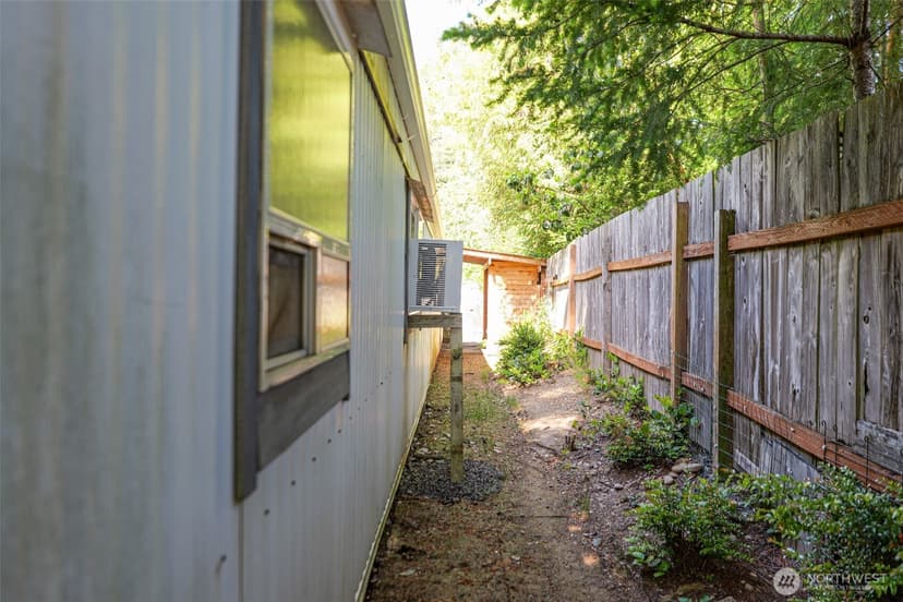 Property photo for 2106 Kent Avenue W, Bremerton photo 25