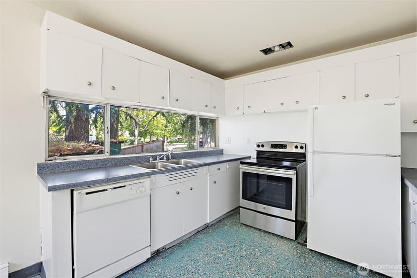 Property photo for 7529 Beacon Avenue S, Seattle photo 8
