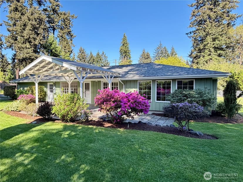 Property photo for 10704 Interlaaken Drive SW, Lakewood photo 8