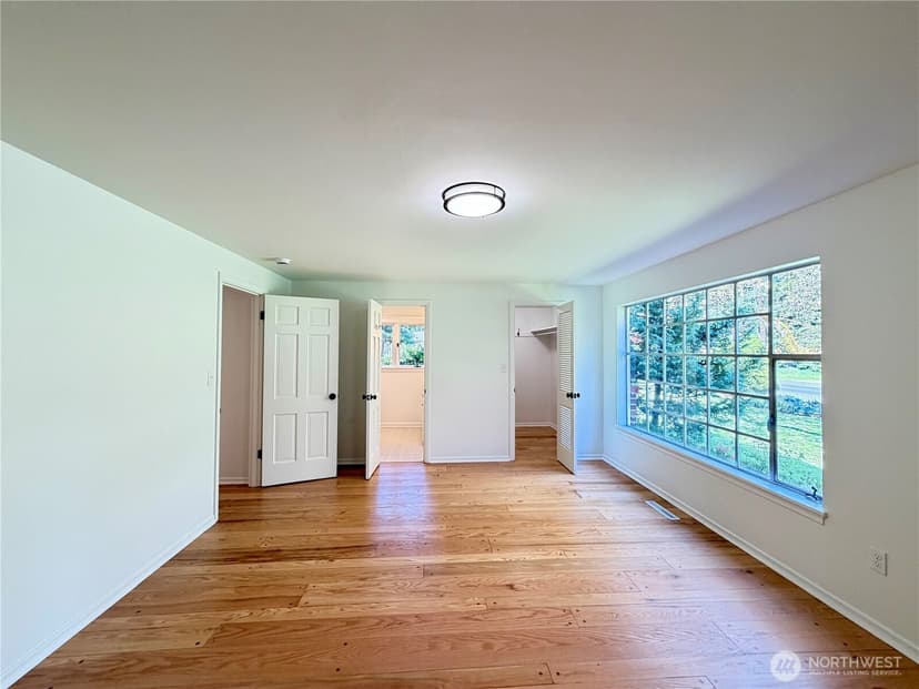 Property photo for 10704 Interlaaken Drive SW, Lakewood photo 16
