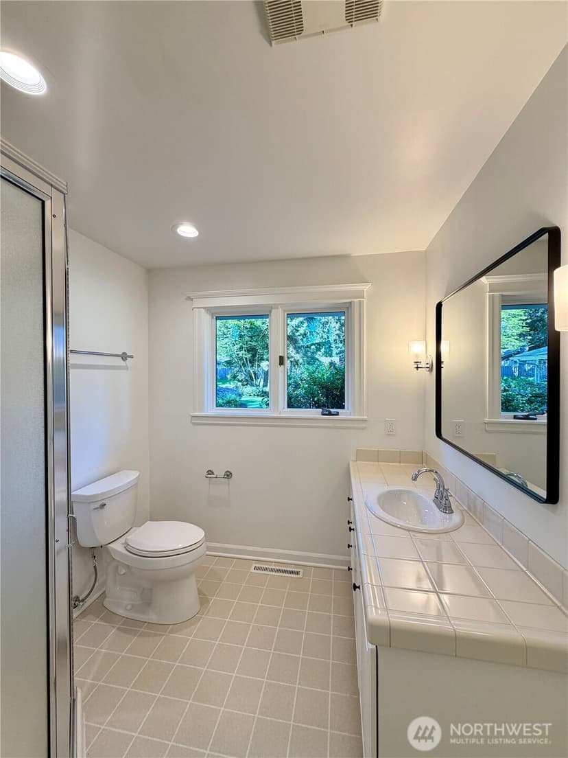 Property photo for 10704 Interlaaken Drive SW, Lakewood photo 18