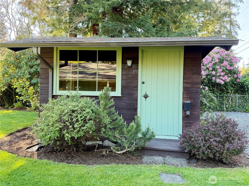 Property photo for 10704 Interlaaken Drive SW, Lakewood photo 25