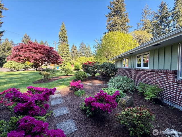 Property photo for 10704 Interlaaken Drive SW, Lakewood photo 5