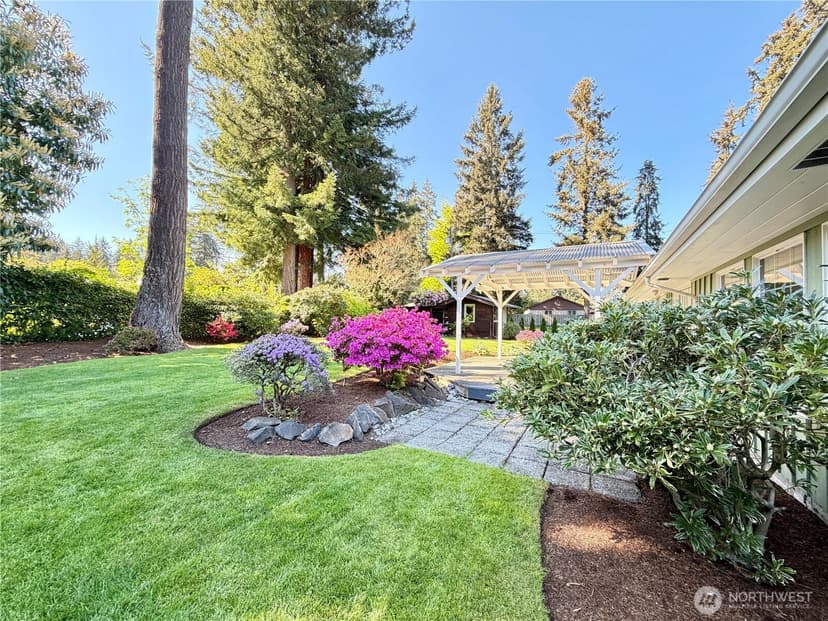 Property photo for 10704 Interlaaken Drive SW, Lakewood photo 24