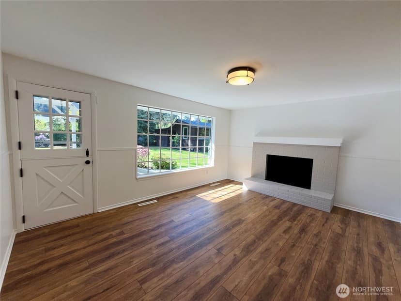 Property photo for 10704 Interlaaken Drive SW, Lakewood photo 14