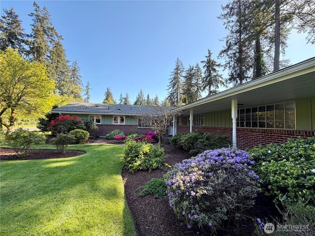 Property photo for 10704 Interlaaken Drive SW, Lakewood photo 4