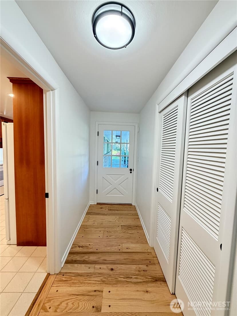 Property photo for 10704 Interlaaken Drive SW, Lakewood photo 9