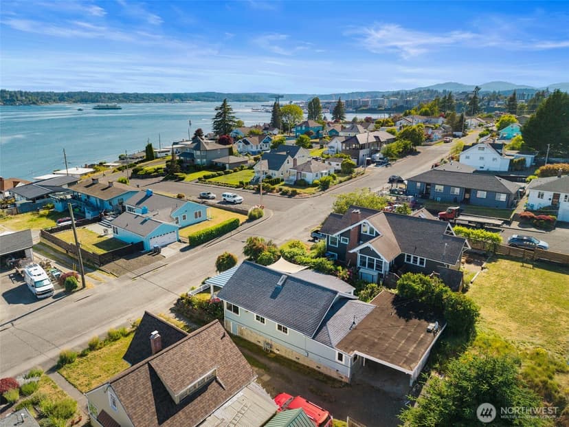 Property photo for 2708 E 10th Street, Bremerton photo 4
