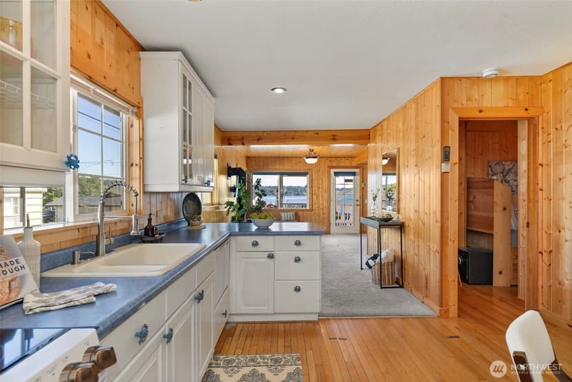 Property photo for 2708 E 10th Street, Bremerton photo 16