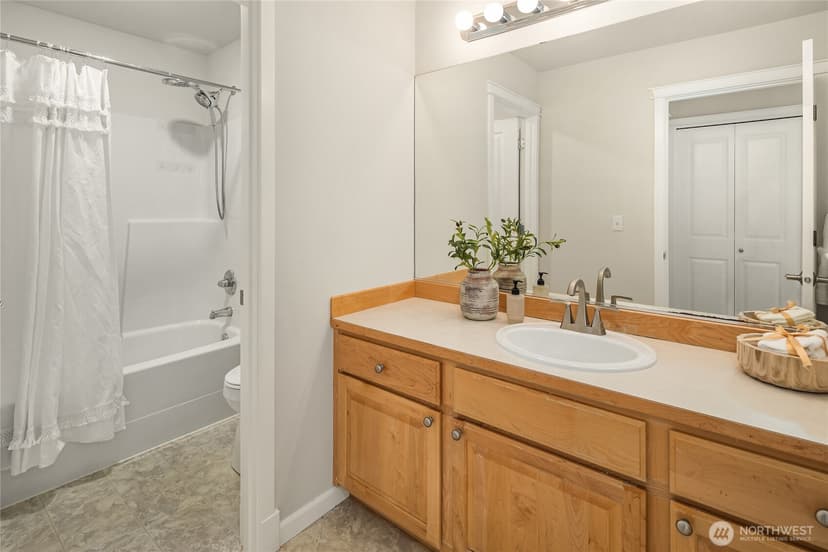 Property photo for 2496 33rd Avenue NE, Issaquah photo 28