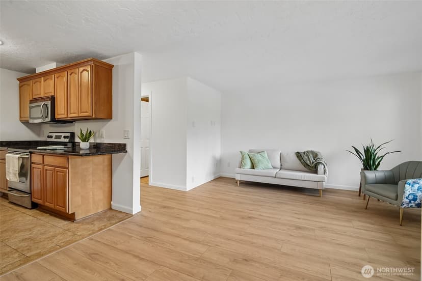 Property photo for 101 SW 119th Street #202, Seattle photo 3