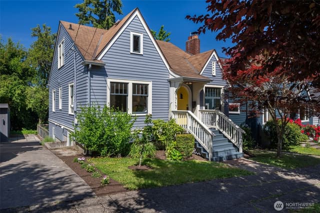 Property photo for 1717 32nd Avenue, Seattle photo 2