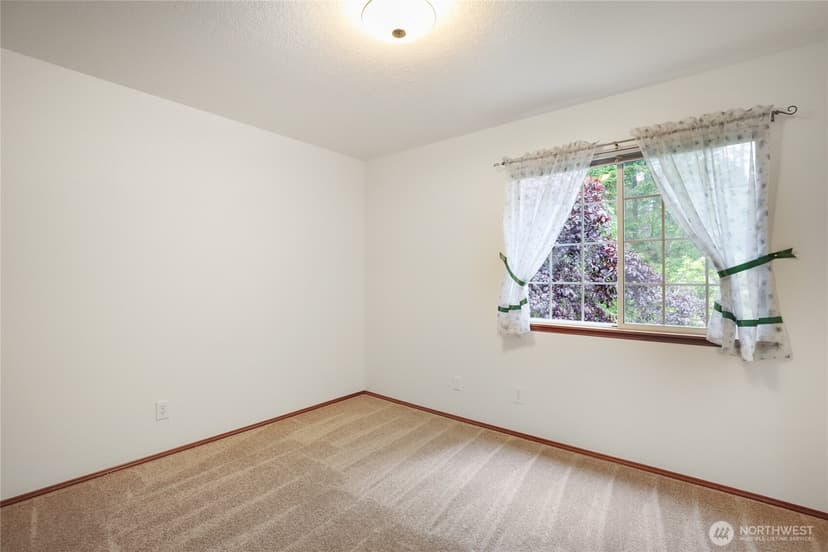 Property photo for 9621 Sunburst Court SE, Port Orchard photo 28