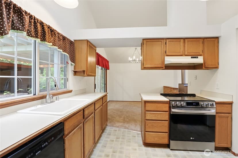 Property photo for 9621 Sunburst Court SE, Port Orchard photo 16