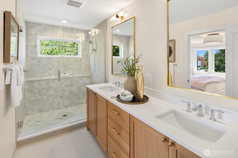 Property photo for 3250 29th Avenue W, Seattle photo 23