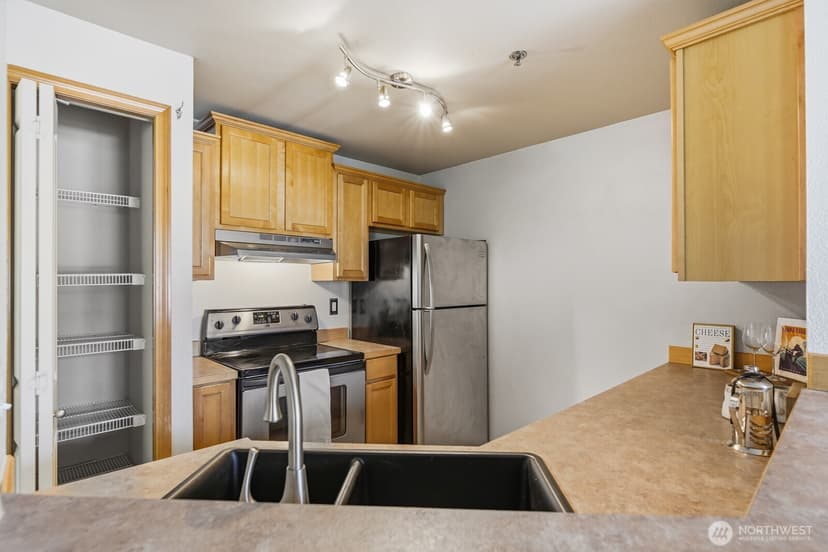 Property photo for 11527 Highway 99 #E-206, Everett photo 10