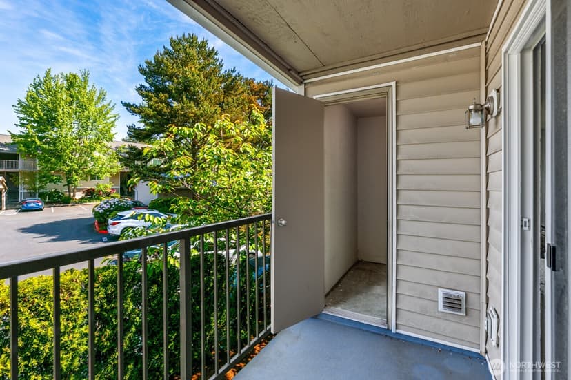 Property photo for 11527 Highway 99 #E-206, Everett photo 17