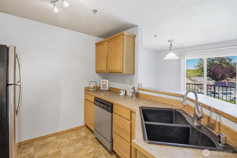 Property photo for 11527 Highway 99 #E-206, Everett photo 9
