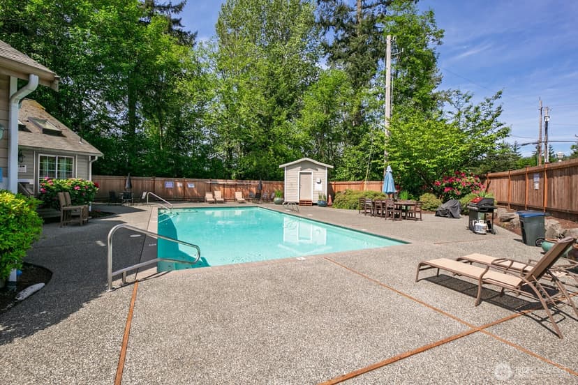 Property photo for 11527 Highway 99 #E-206, Everett photo 2