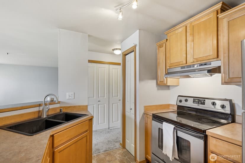 Property photo for 11527 Highway 99 #E-206, Everett photo 13