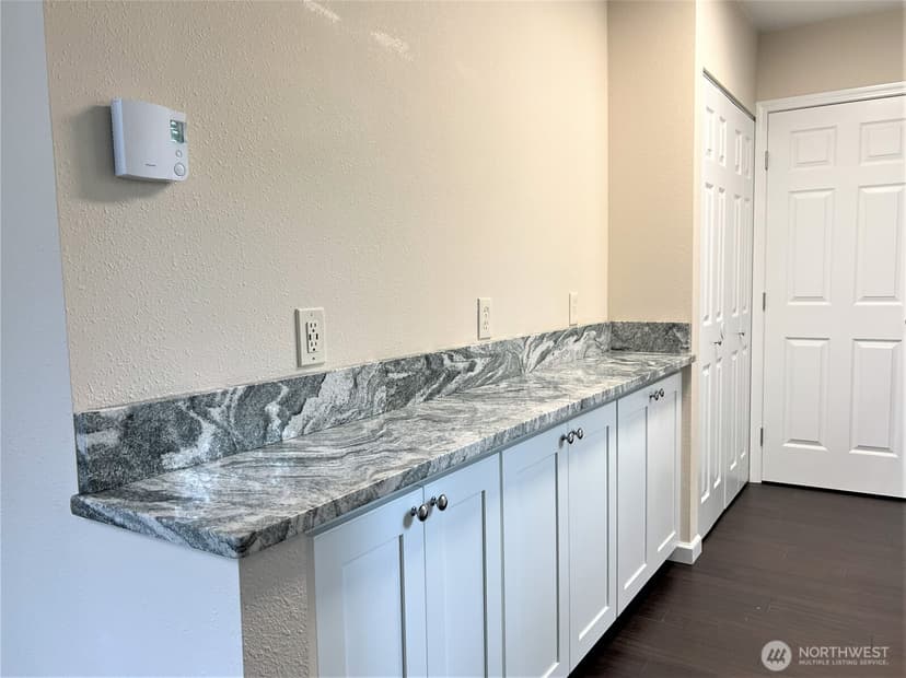 Property photo for 14721 Portland Avenue SW, Lakewood photo 5