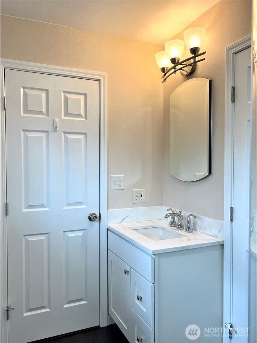 Property photo for 14721 Portland Avenue SW, Lakewood photo 6