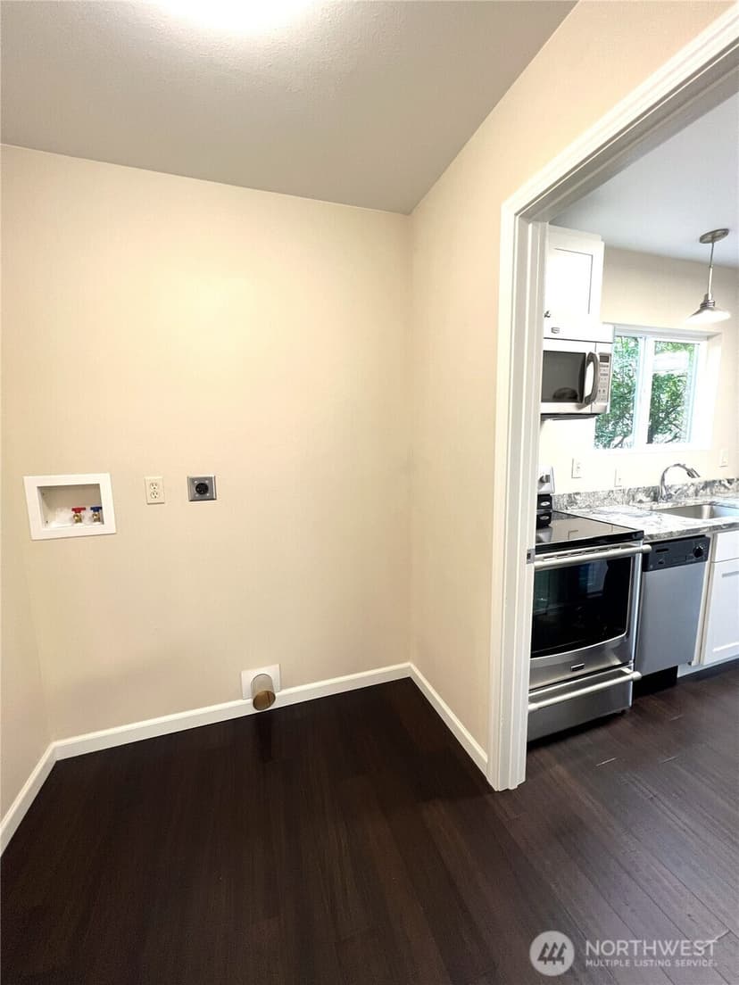 Property photo for 14721 Portland Avenue SW, Lakewood photo 11