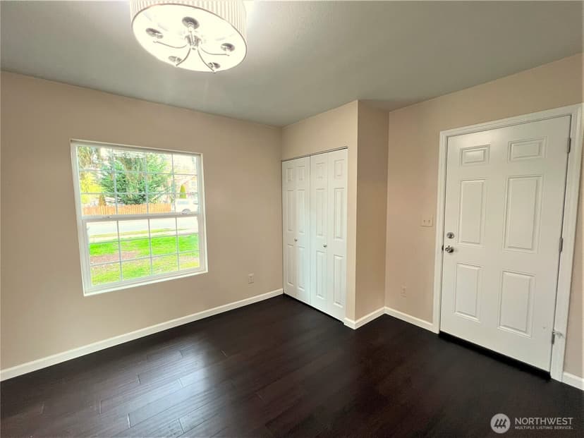 Property photo for 14721 Portland Avenue SW, Lakewood photo 8