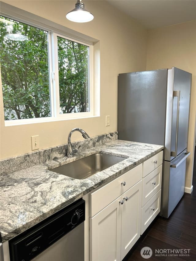 Property photo for 14721 Portland Avenue SW, Lakewood photo 2
