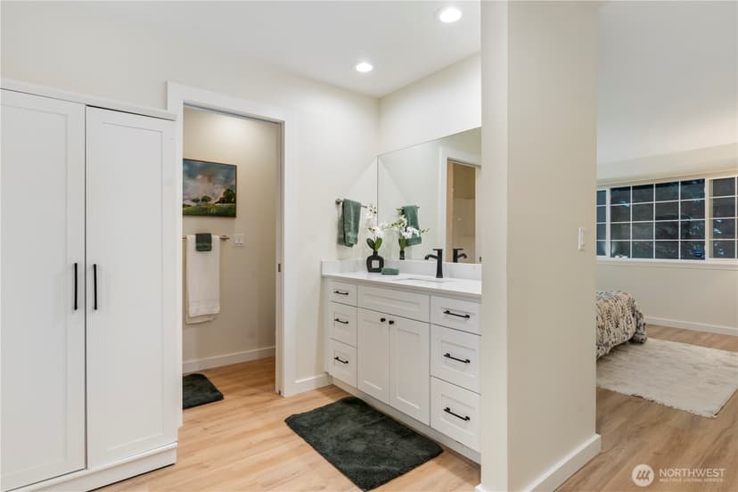 Property photo for 11706 Admiralty Way #B, Everett photo 16