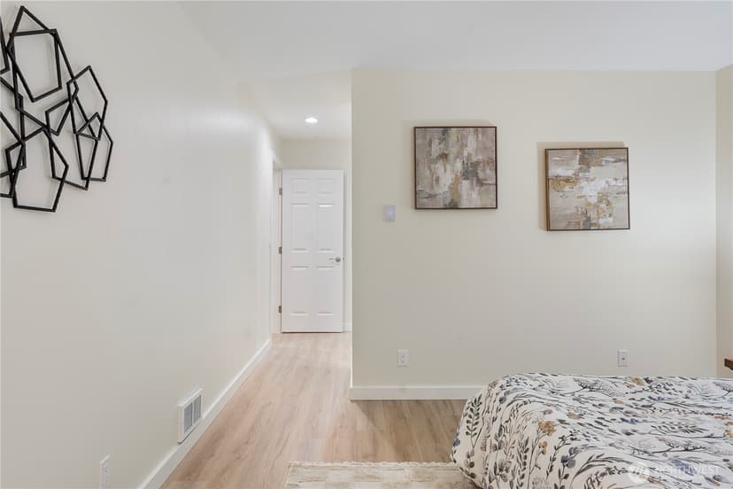 Property photo for 11706 Admiralty Way #B, Everett photo 15